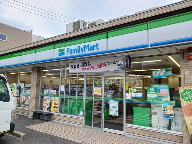 ファミリーマートまで650m