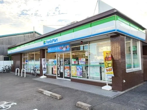 ファミリーマートまで150m