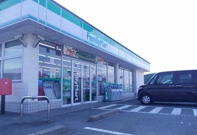 ファミリーマートまで600m