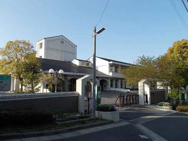 志津南小学校まで1900m