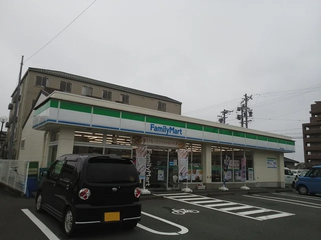 ファミリーマート浜松志都呂店まで400m