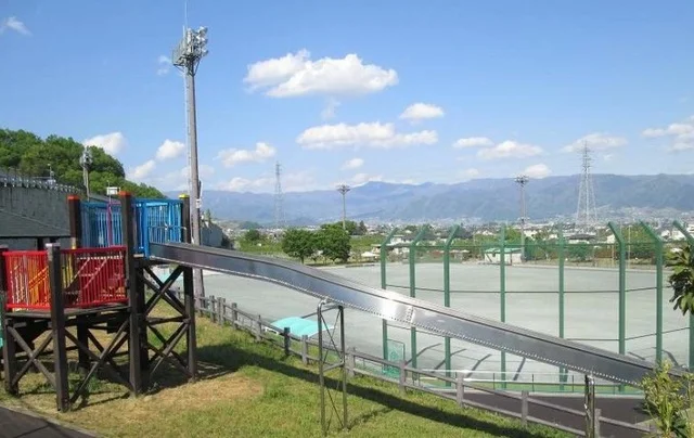 春日居スポーツ広場まで220m
