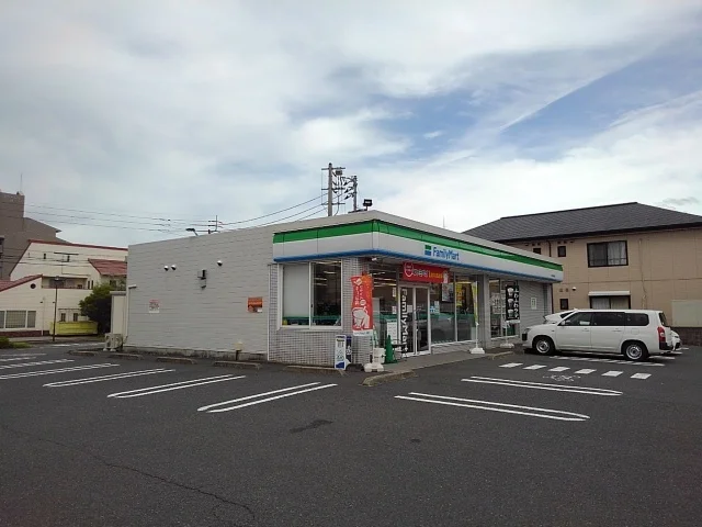 ファミリーマート宇多津駅東店まで550m