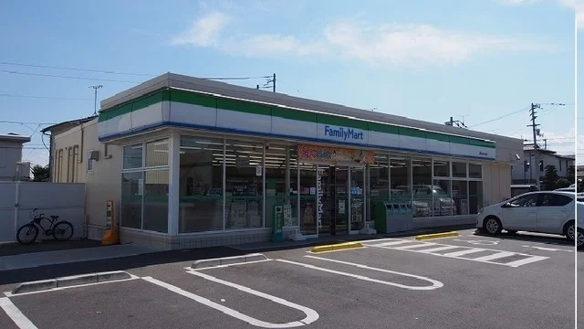 ファミリーマートさんまで180m