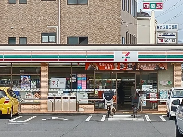 セブンイレブンまで747m