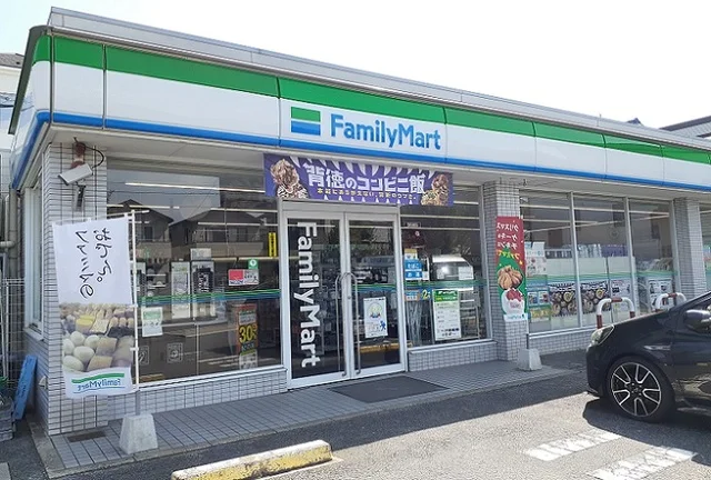 ファミリーマートまで120m