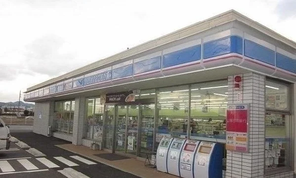 ローソン揖屋駅前店まで2300m