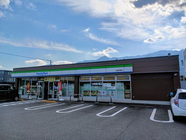 ファミリーマート土居町津根店まで16m