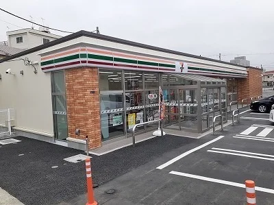 セブンイレブン八戸ゆりの木通店まで600m