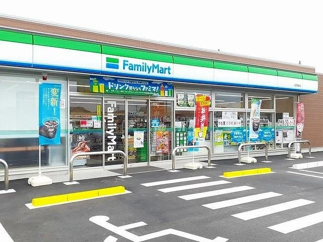 ファミリーマート　馬寄店まで700m