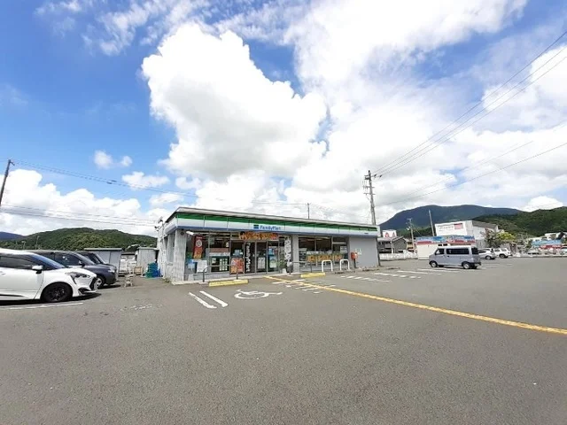 ファミリーマート須崎桐間店まで330m