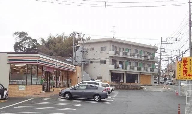セブンイレブン三浦赤羽根店まで822m