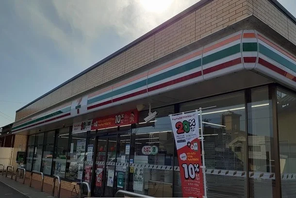 セブンイレブン燕中央通店まで266m
