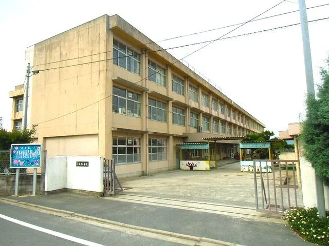 延永小学校まで1400m