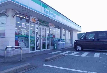 ファミリーマートまで850m