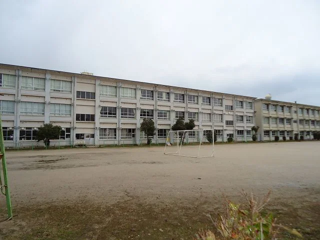 倉吉市立上灘小学校まで650m
