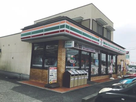 セブンイレブン約271m