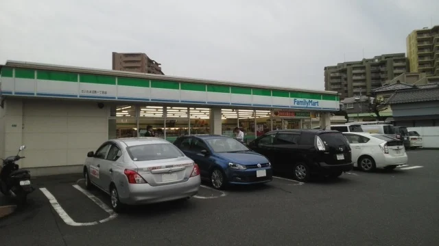 ファミリーマート 沼影1丁目店まで800m