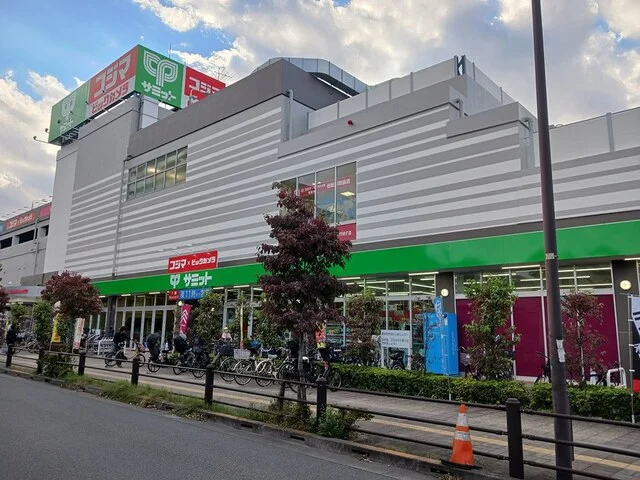 サミットまで700m