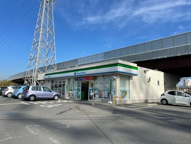 ファミリーマートまで600m