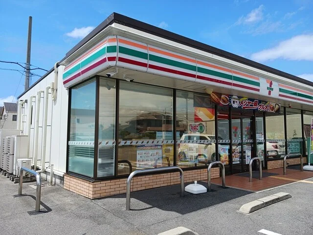 セブンイレブン美原区役所前店様まで594m