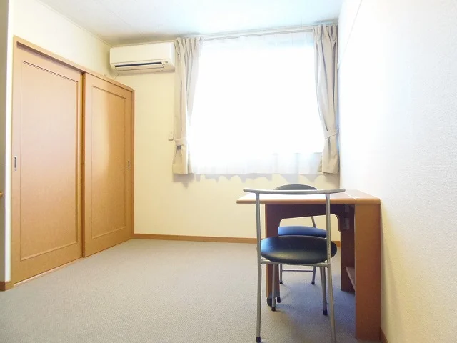 2階居室はカーペット張りになります