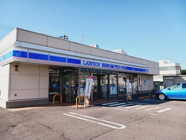 ローソン弘前駅前３丁目店まで798m