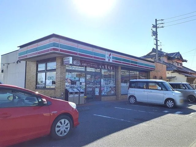 セブンイレブン　片岡店まで550m