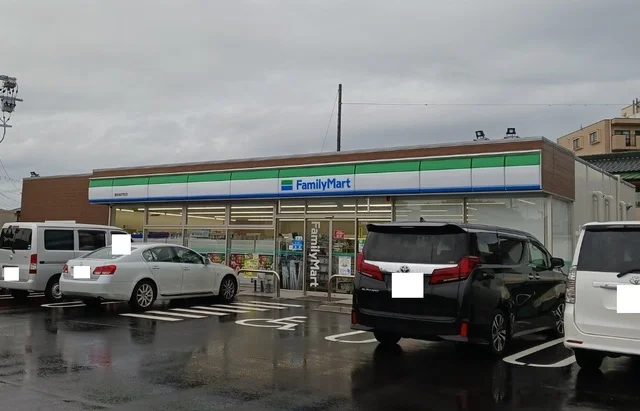 ファミリーマートまで950m