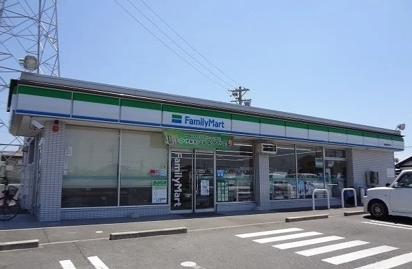 ファミリーマートまで500m