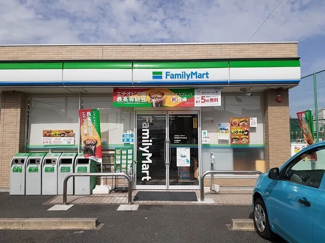 ファミリーマートまで270m