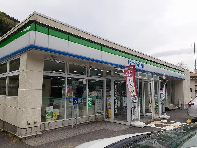 ファミリーマート 智頭町店まで1400m