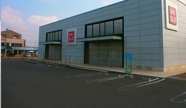 ユニクロさんまで1600m