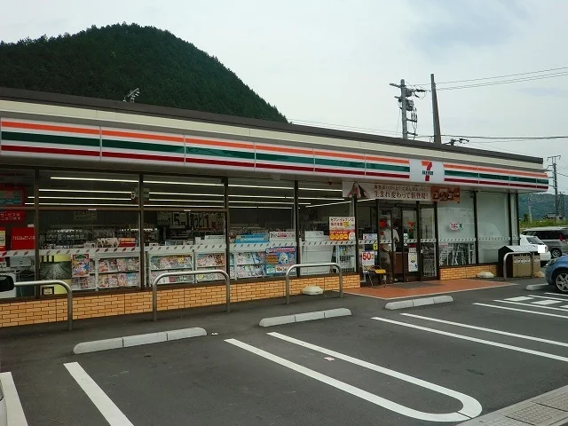 セブンイレブン周南戸田駅前店まで950m