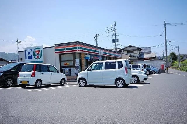 セブンイレブンまで700m