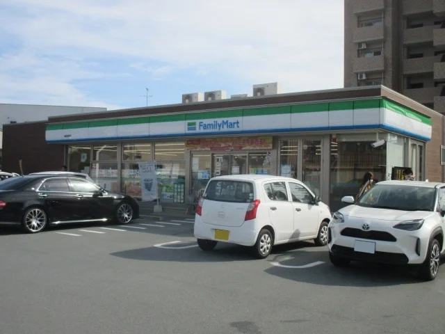 ファミリーマートまで550m