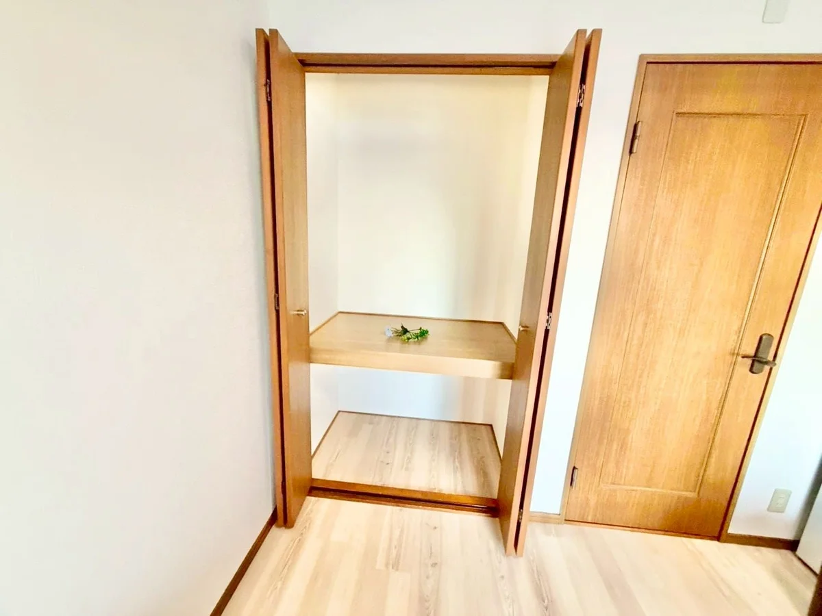 ※撮影用の観察植物・食器調理器具・雑貨類等はございません。※写真は現況優先