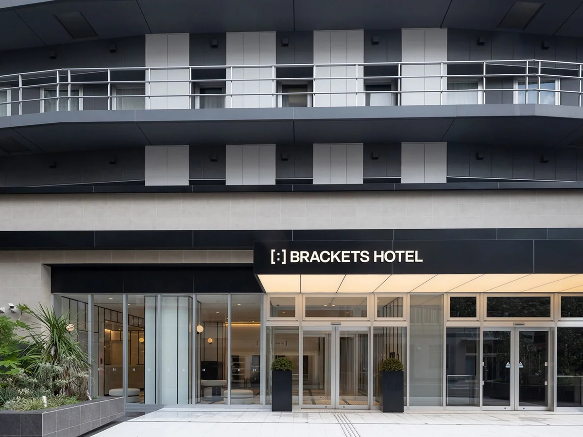 こちらからホテル内へ。