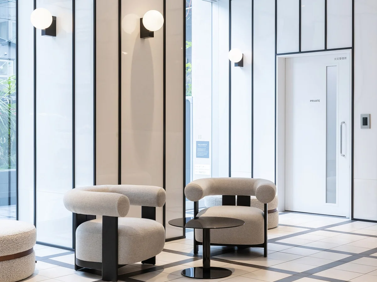 白を基調としつつ温かみのある空間。