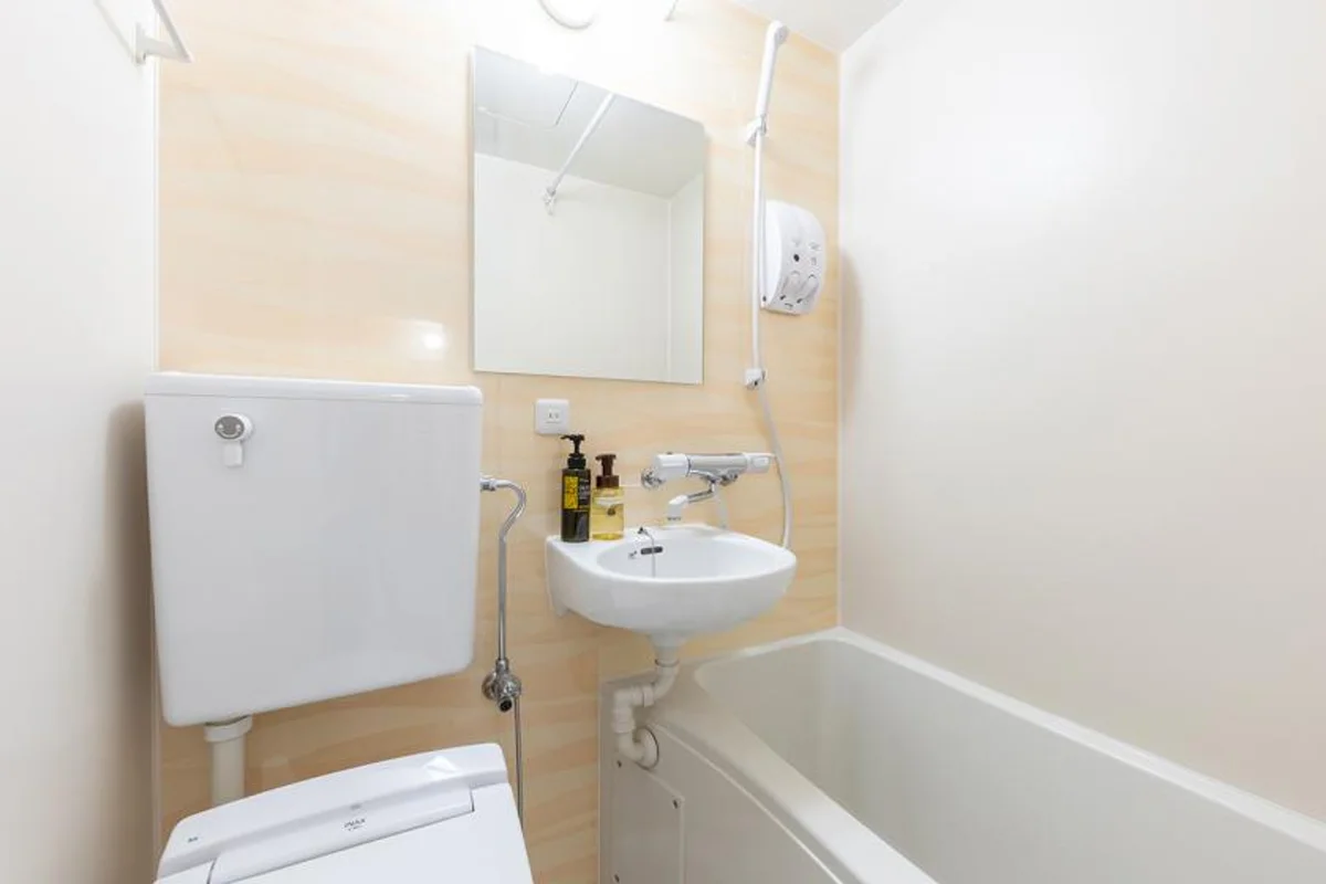 バスルームは3点ユニット。