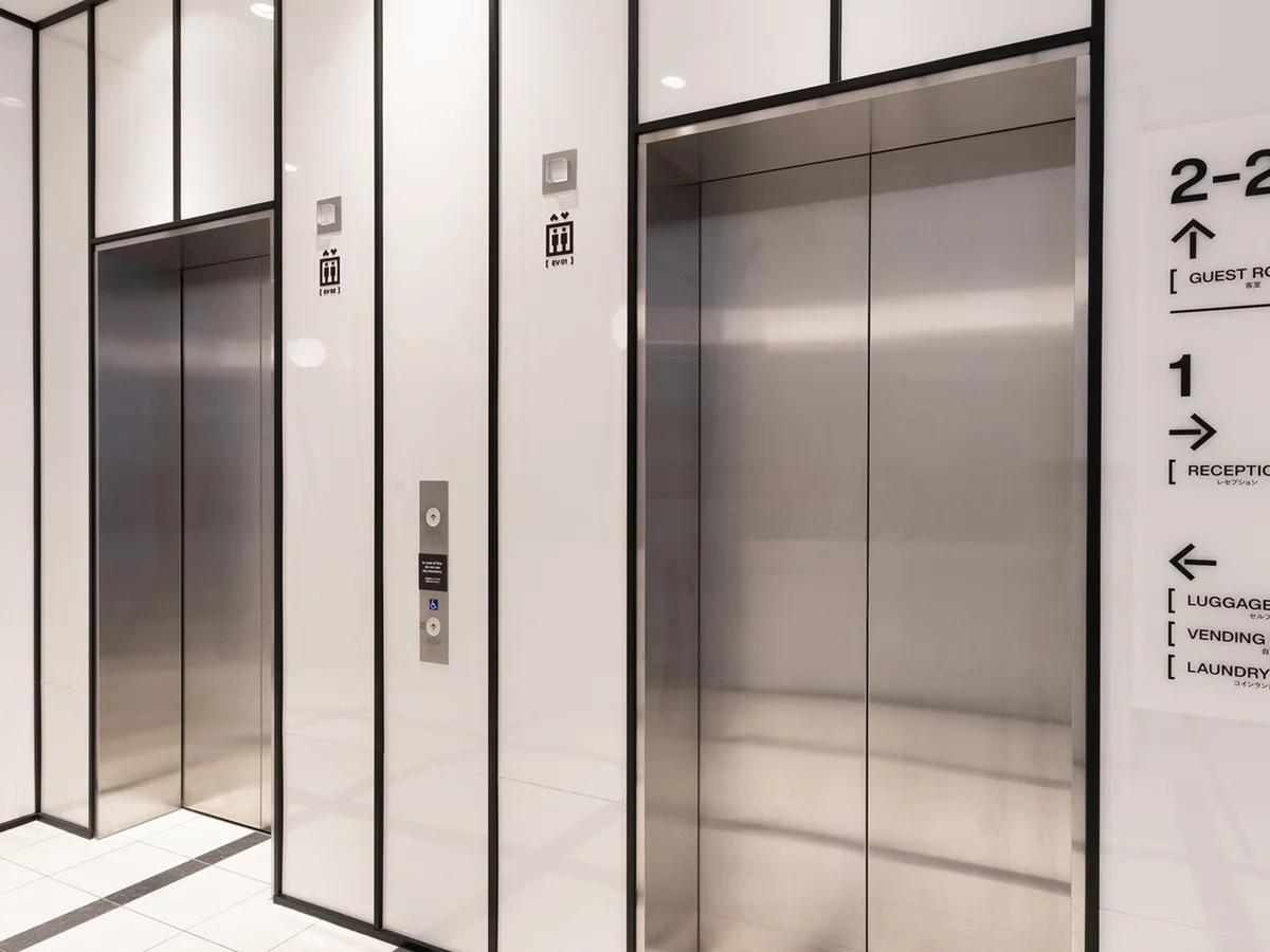 エレベーターは2基。