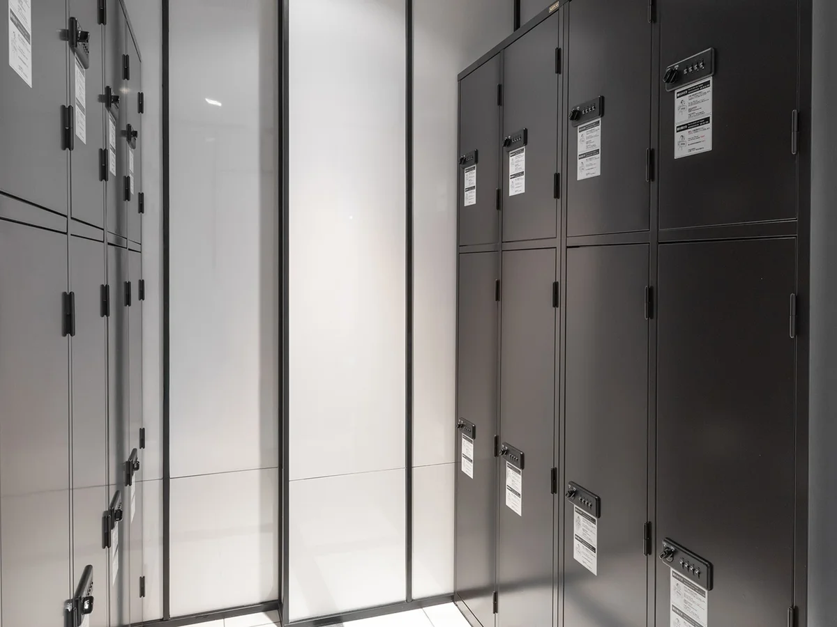 無料で利用できるセルフロッカー。