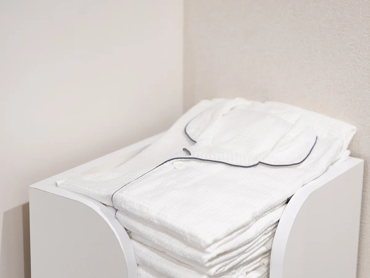 ナイトウェアは客室各階のエレベーターホールに。