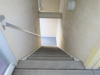 階段上からのアングルです