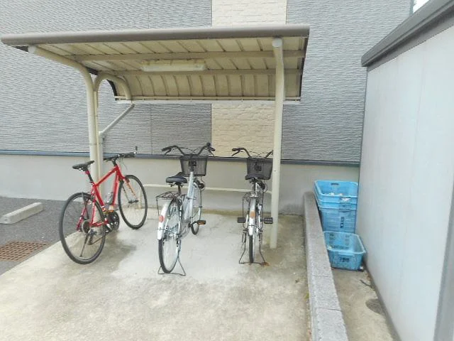 屋根付き駐輪場です。