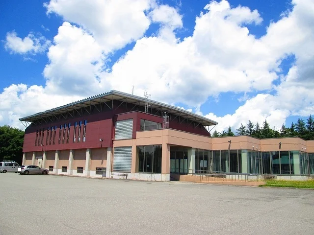 八幡原体育館まで870m