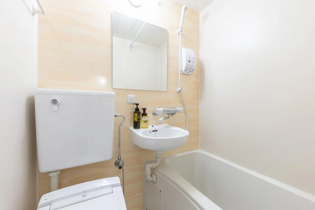 バスルームは3点ユニット。