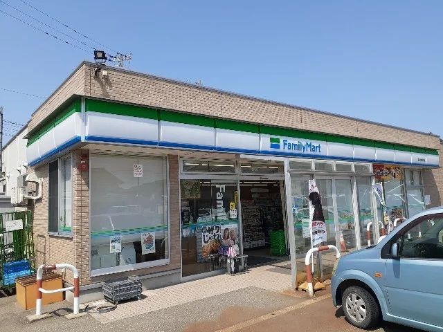 ファミリーマート富山岩瀬浜店まで400m