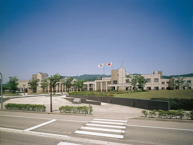 富山大学高岡キャンパスまで1400m