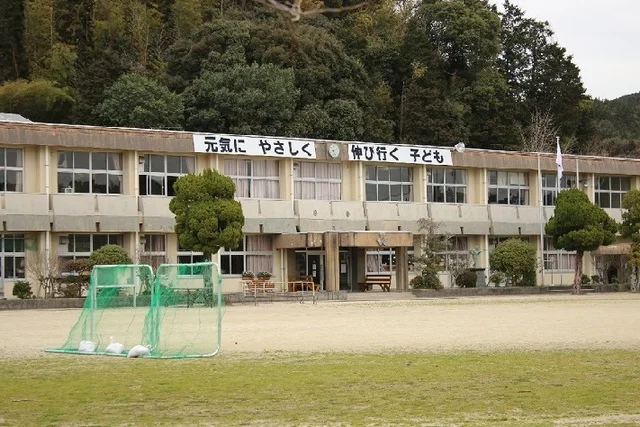牧島小学校まで850m